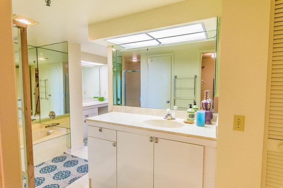 115 Lakeshore Drive 1548 photo 11