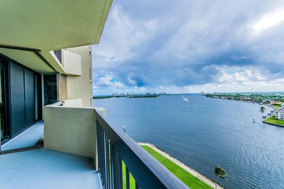 115 Lakeshore Drive 1548 photo 19