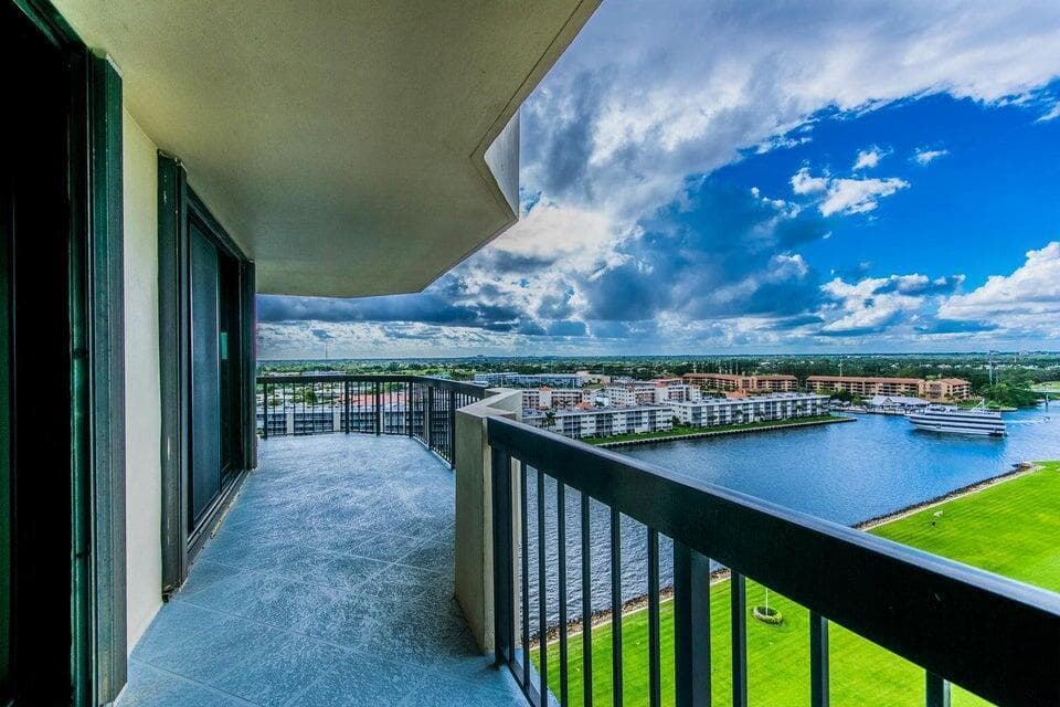 115 Lakeshore Drive 1548 photo 21