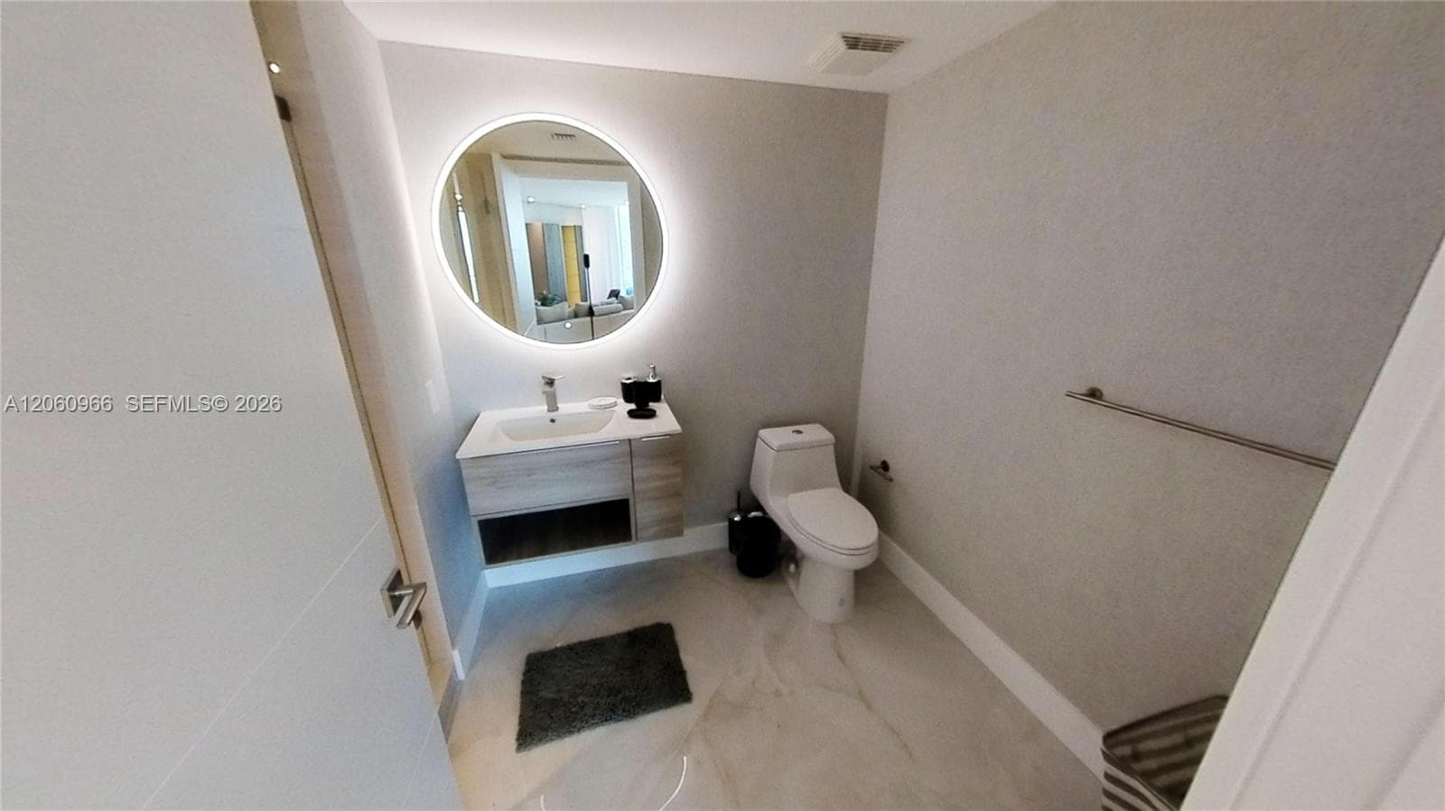 350 S Miami Ave 3902 photo 2