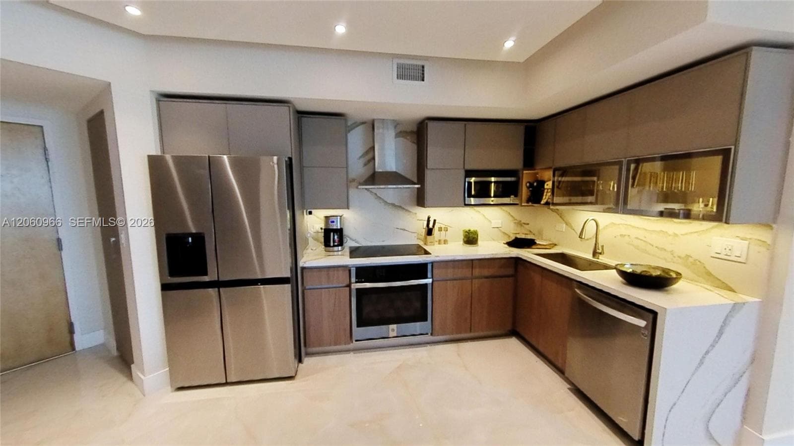 350 S Miami Ave 3902 photo 17