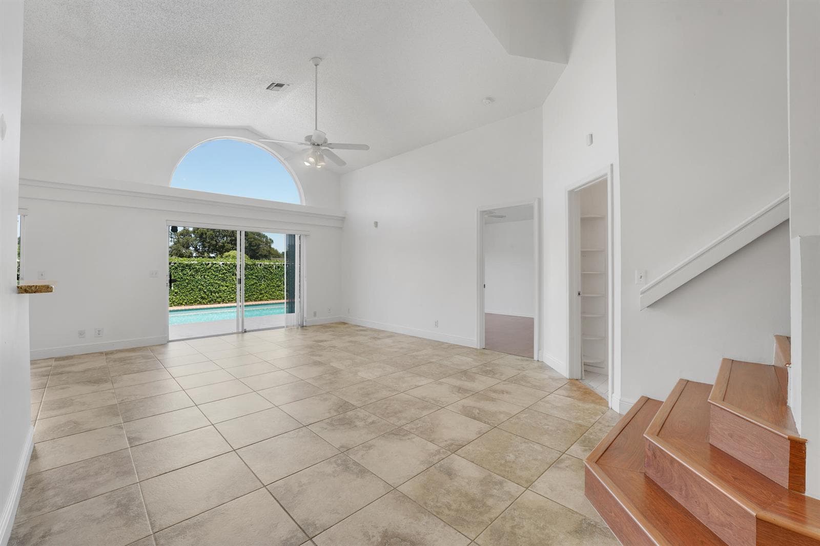 4355 LEICESTER Court photo 10
