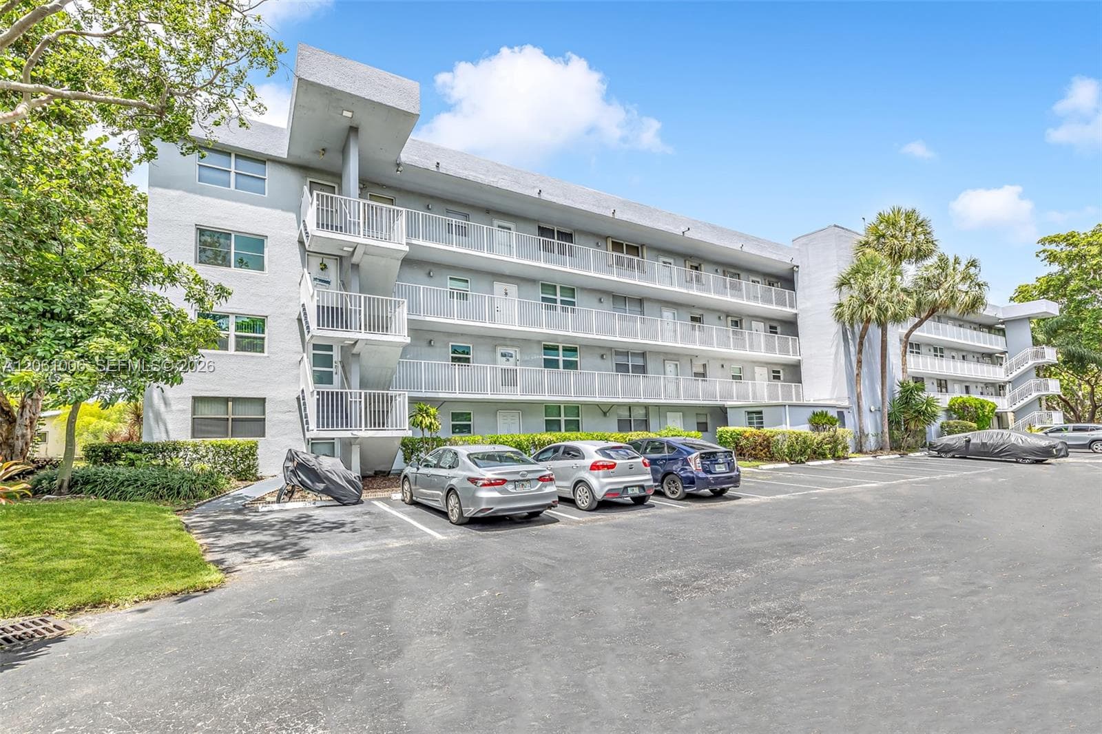 112 Royal Park Dr 3A photo 1