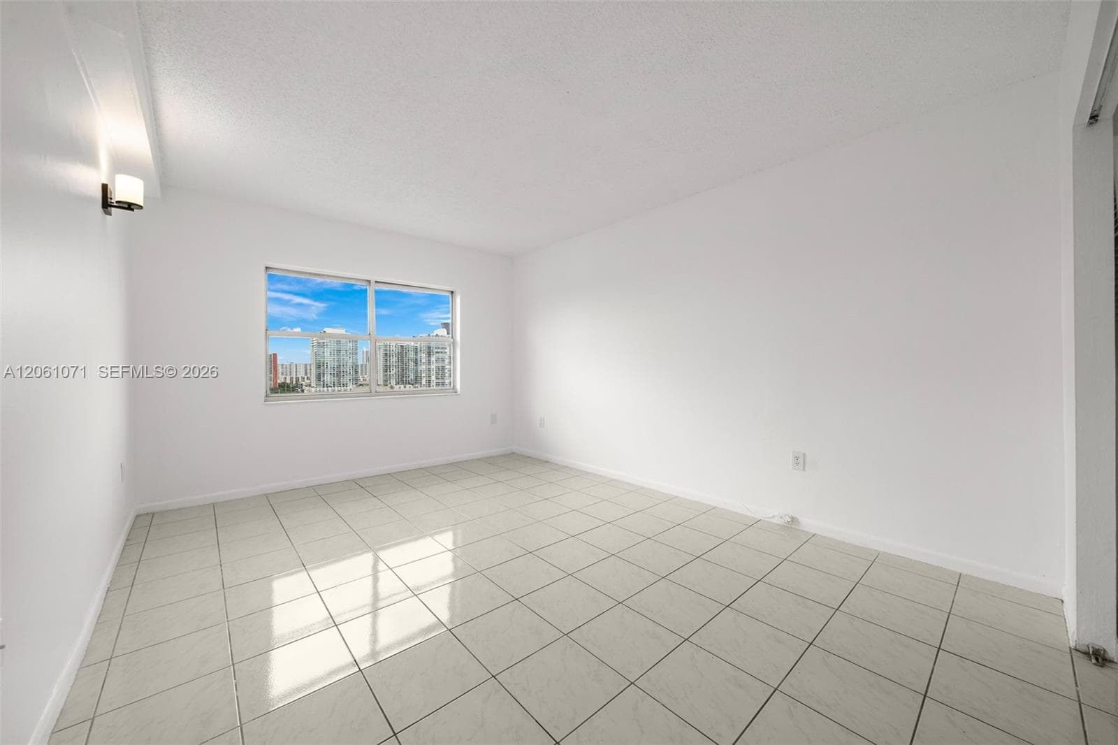 400 Kings Point Dr 1628 photo 9