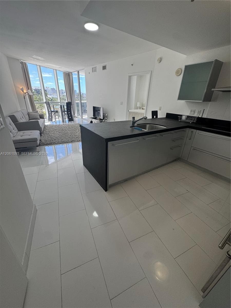 18201 Collins Ave 608 photo 2
