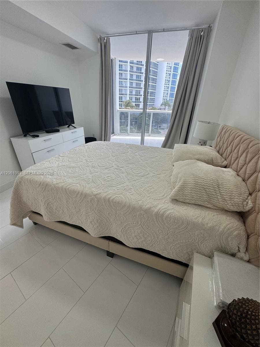 18201 Collins Ave 608 photo 6
