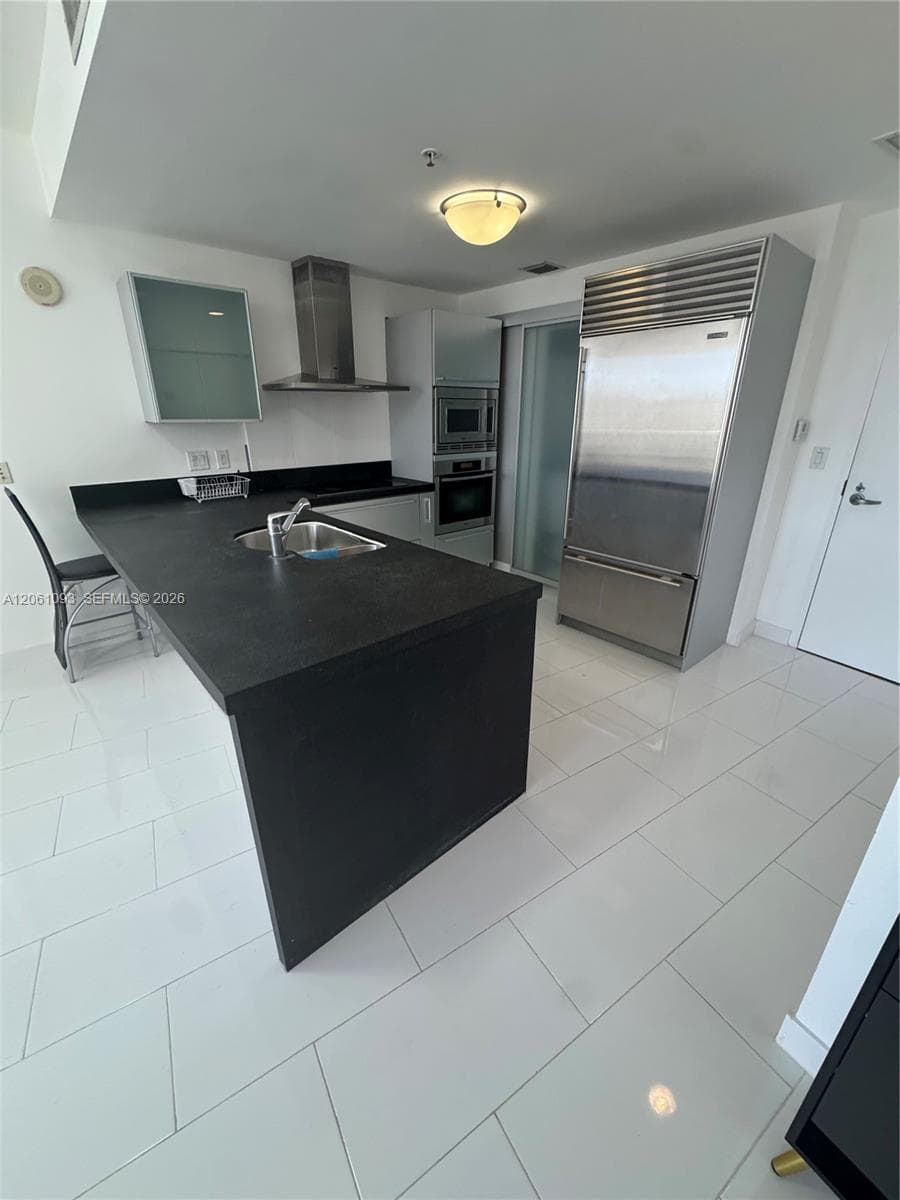 18201 Collins Ave 608 photo 3