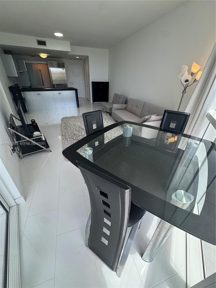 18201 Collins Ave 608 photo 4
