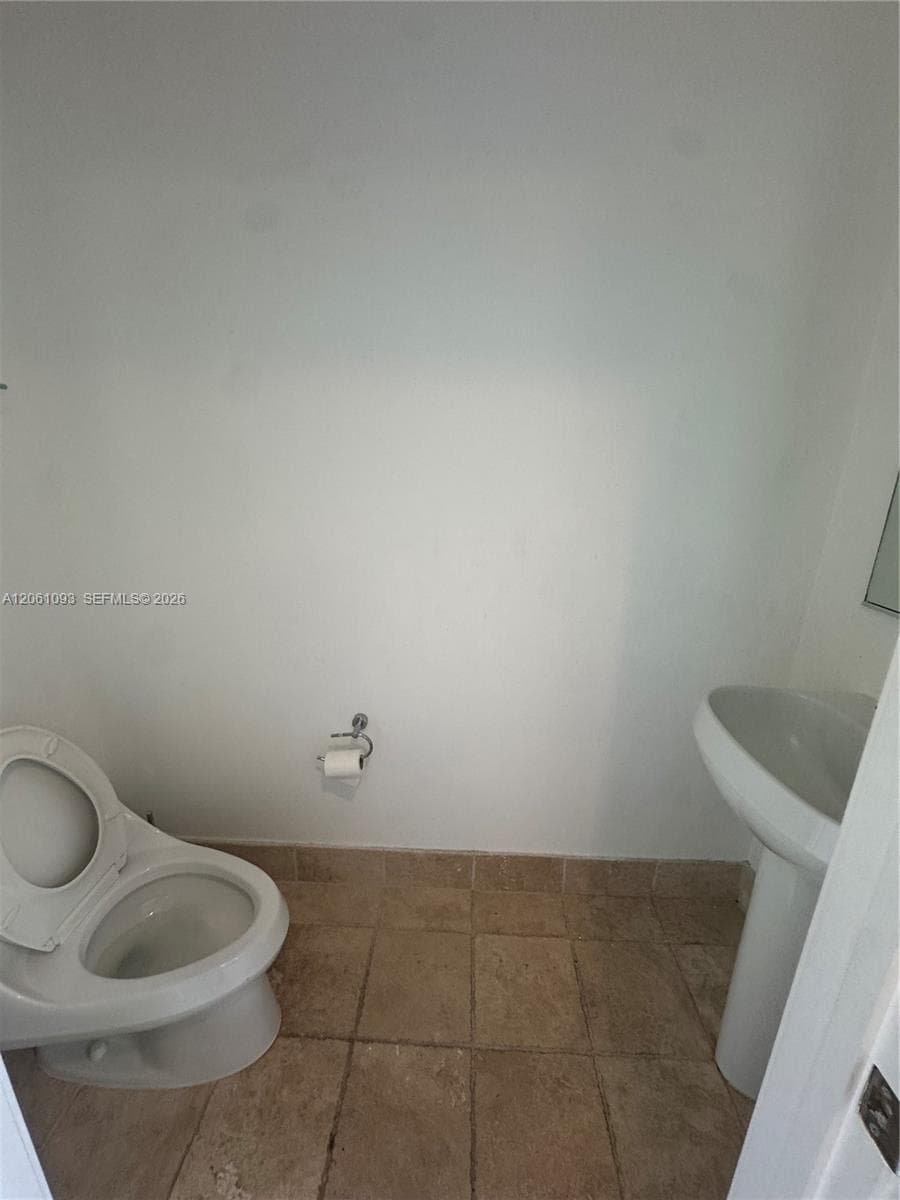 18201 Collins Ave 608 photo 8
