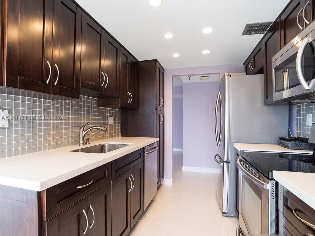 290 174th St 617 photo 9