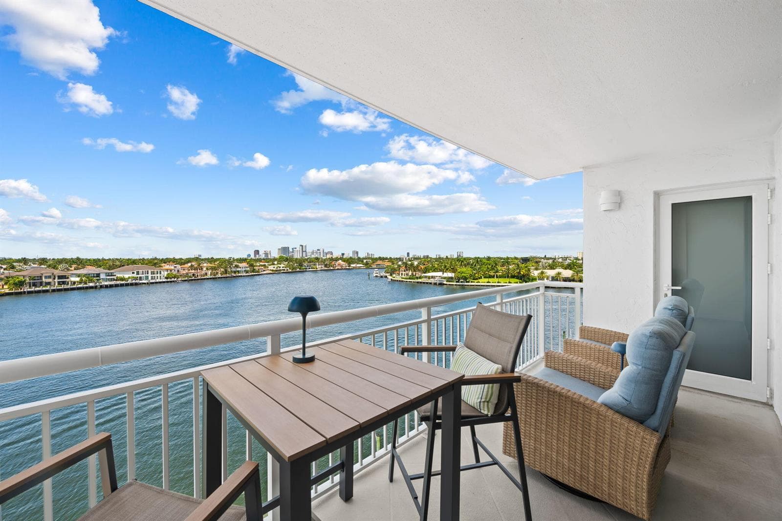511 BAYSHORE Drive 603 photo 1