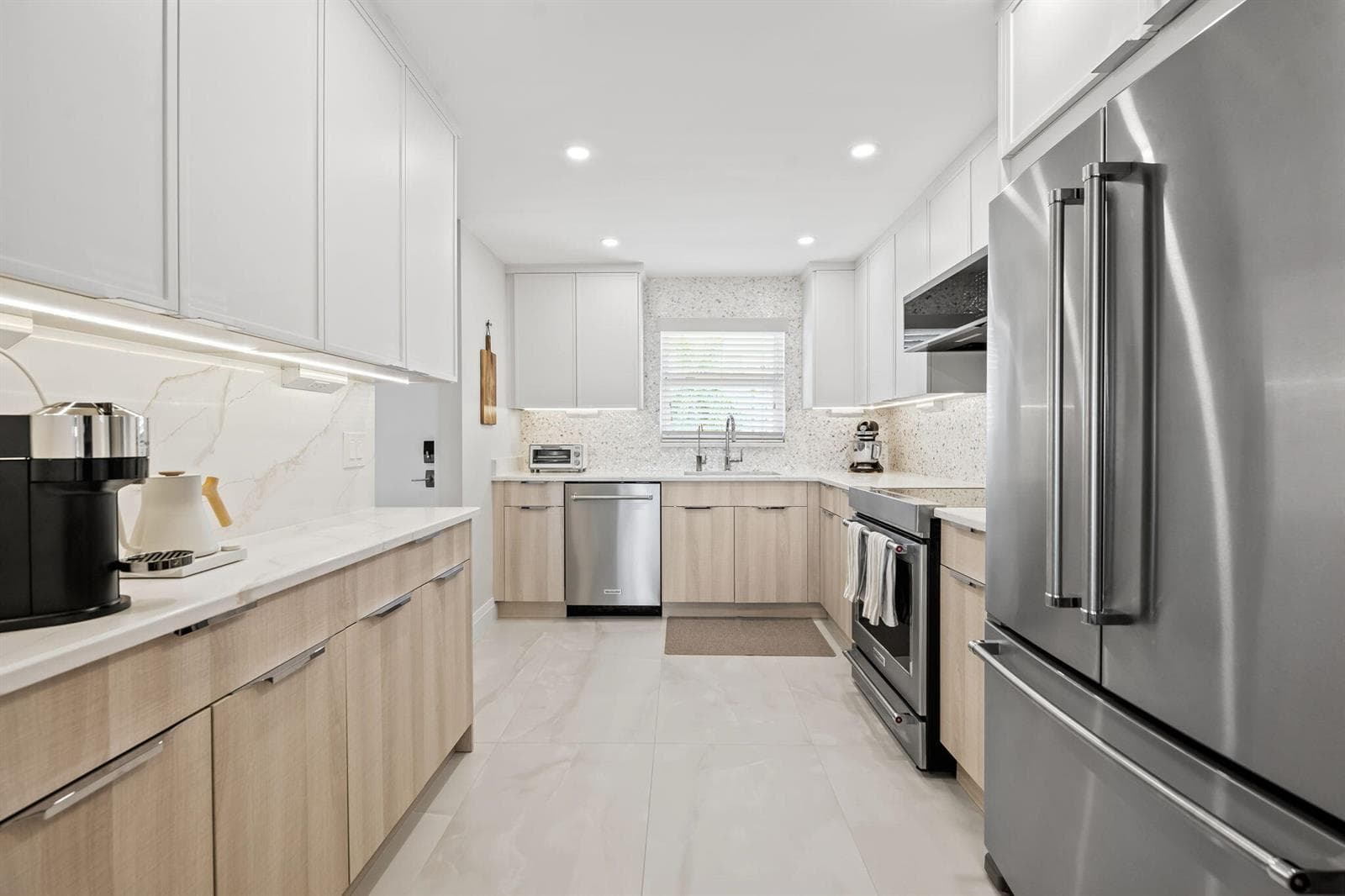 511 BAYSHORE Drive 603 photo 4