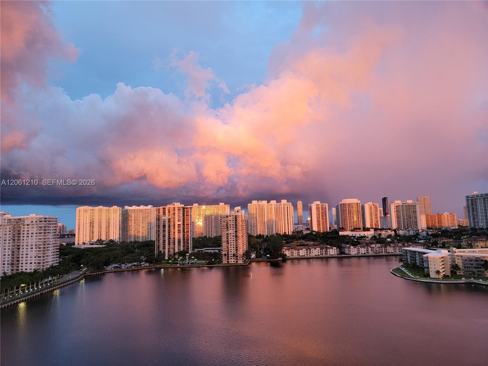 18081 Biscayne Blvd BOAT SLIP & UNIT 1805 photo 2