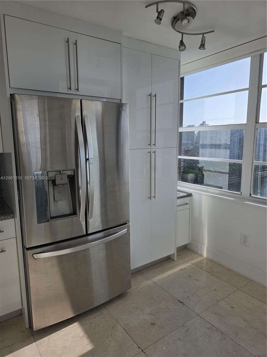 18081 Biscayne Blvd BOAT SLIP & UNIT 1805 photo 11