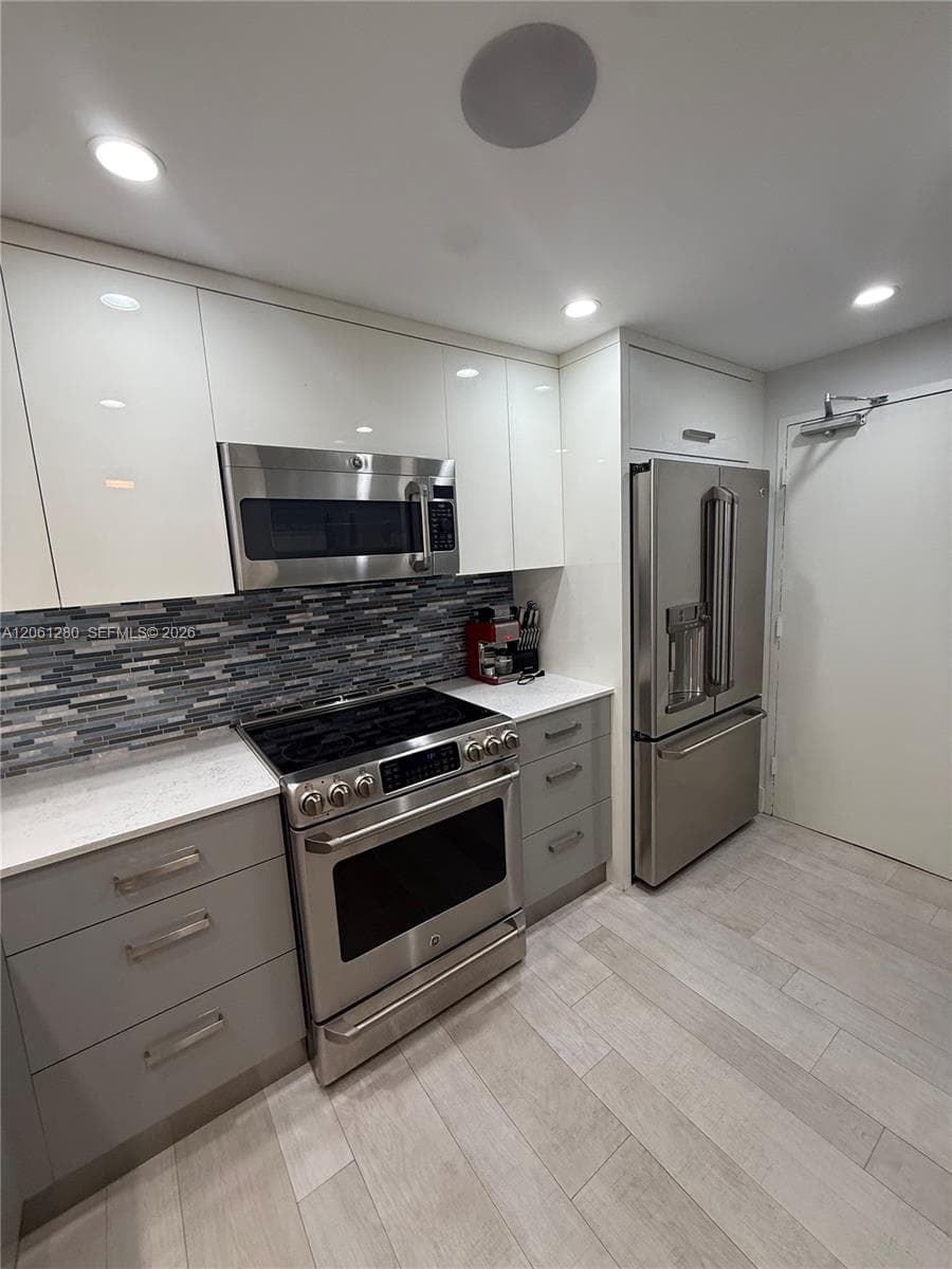 5555 Collins Ave 12C photo 12