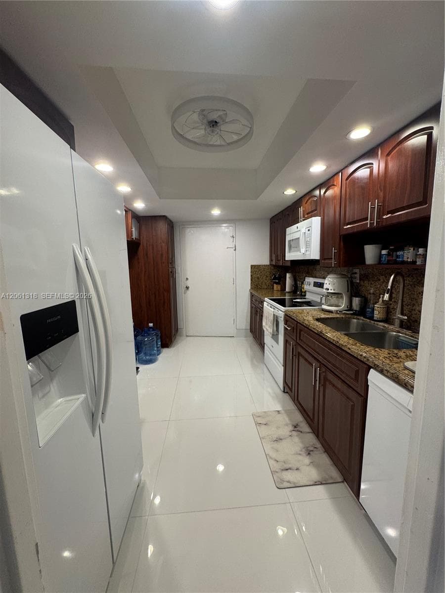 5401 Collins Ave 334 photo 10