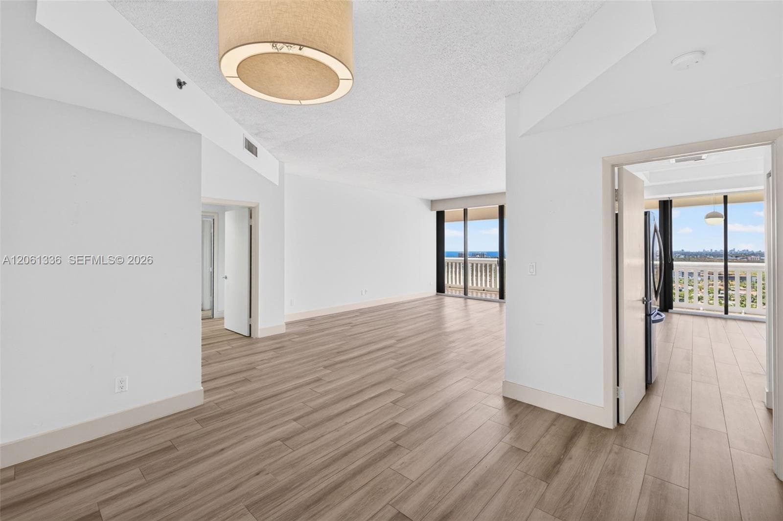 2000 Island Blvd 3008 photo 13
