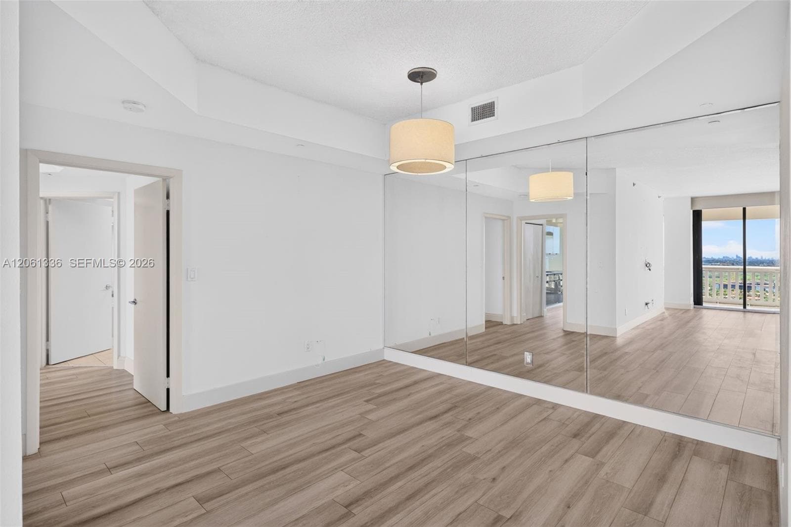 2000 Island Blvd 3008 photo 12