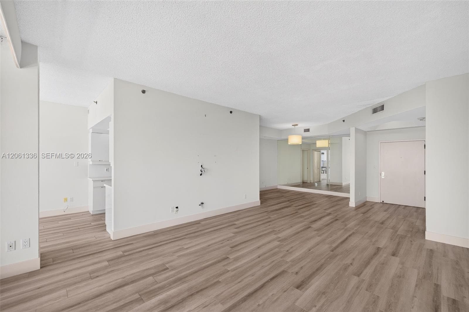 2000 Island Blvd 3008 photo 10