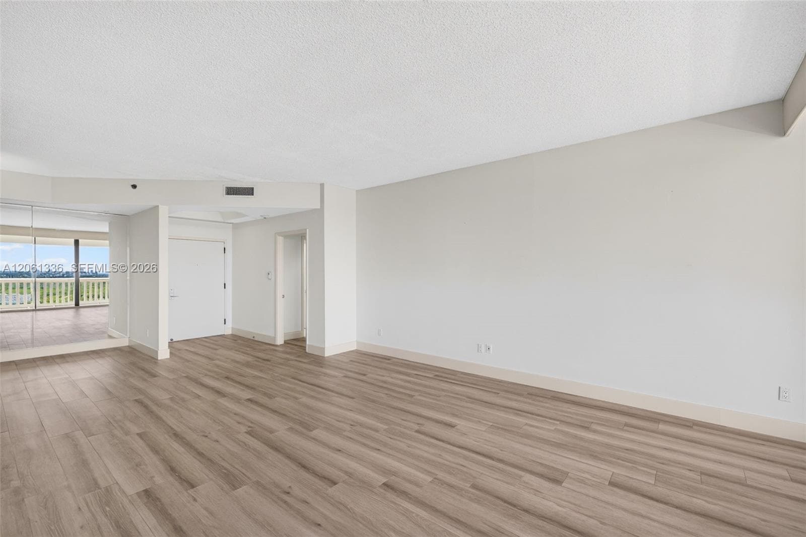 2000 Island Blvd 3008 photo 11