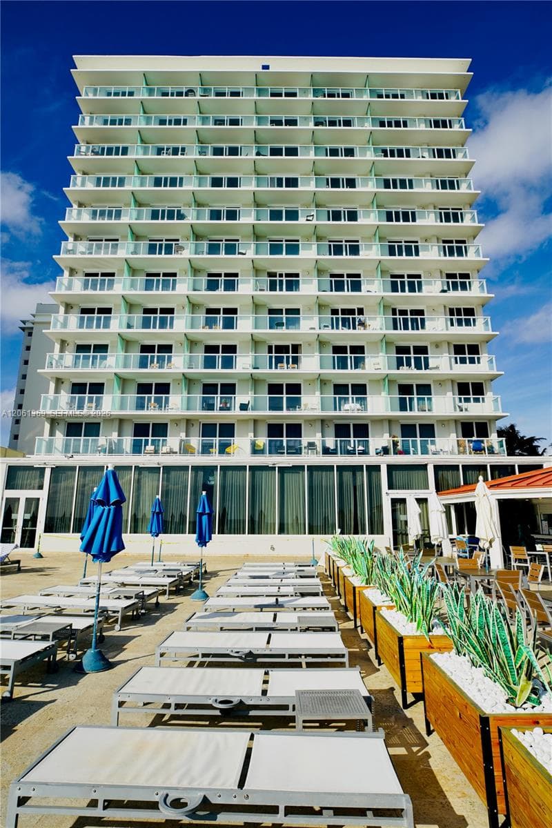 19201 Collins Ave 726 photo 17