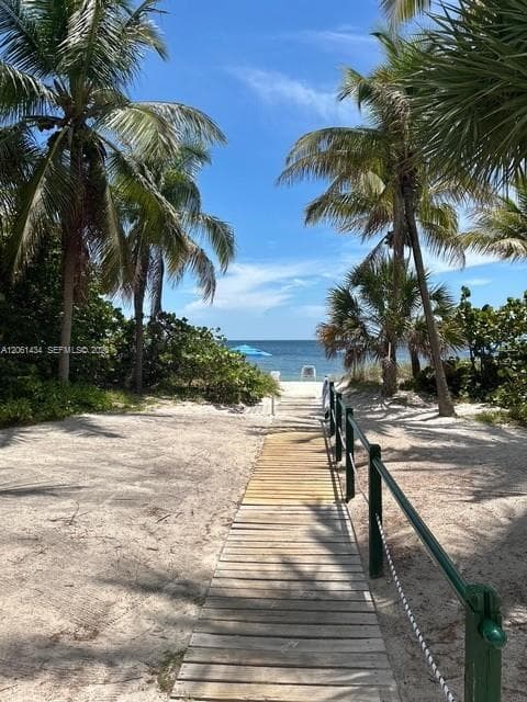 881 Ocean Dr TH3 photo 14