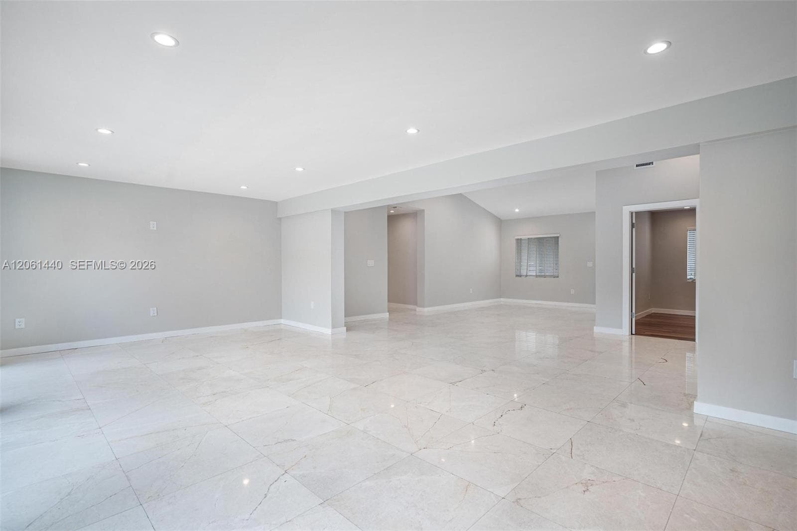 739 Blue Rd photo 10