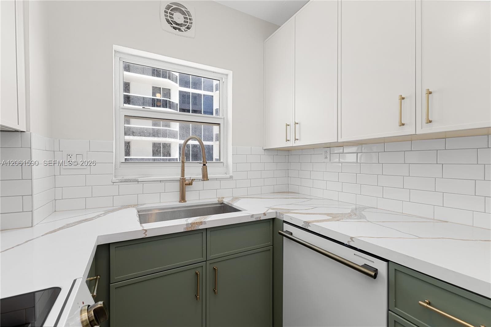 4747 Collins Ave 709 photo 3