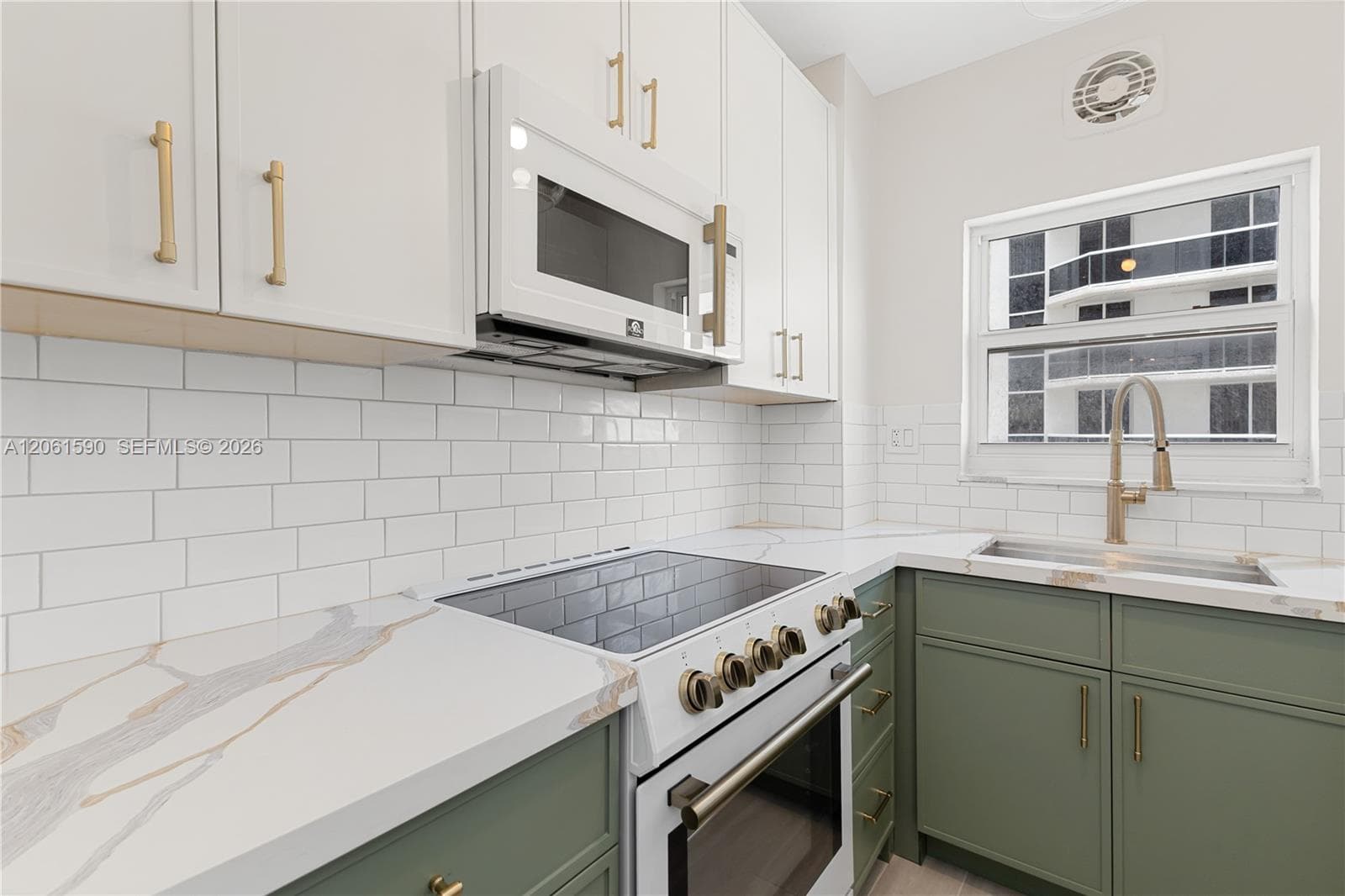 4747 Collins Ave 709 photo 1