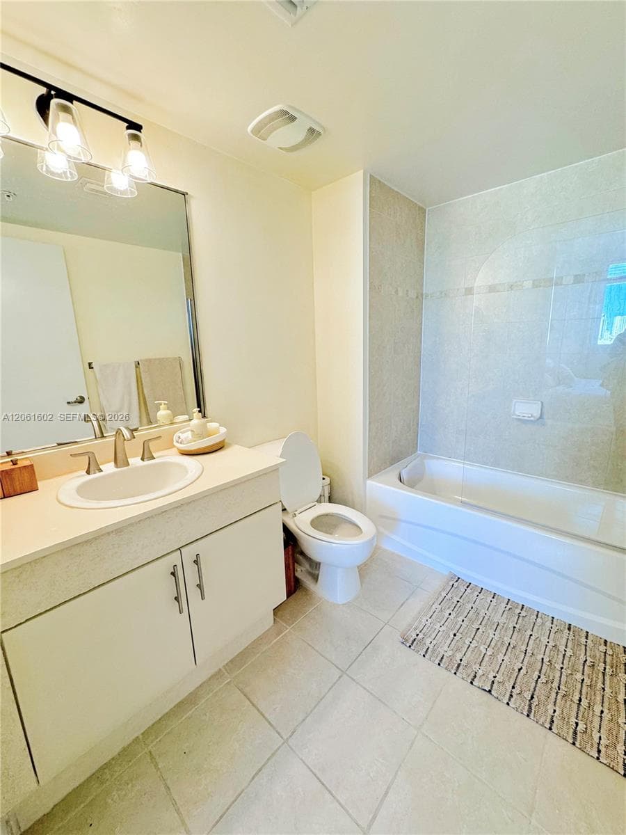 1861 NW S River Dr 2609 photo 21