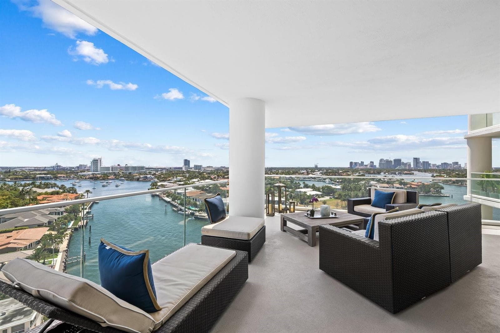3055 Harbor Drive 1403 photo 4