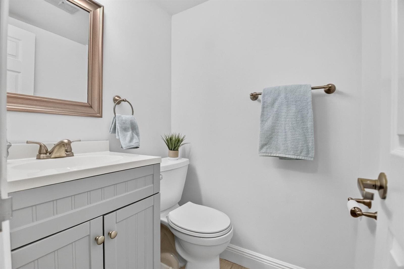 125 S OCEAN Avenue 211 photo 23