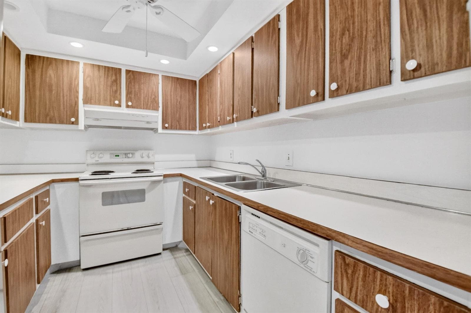 125 S OCEAN Avenue 211 photo 16