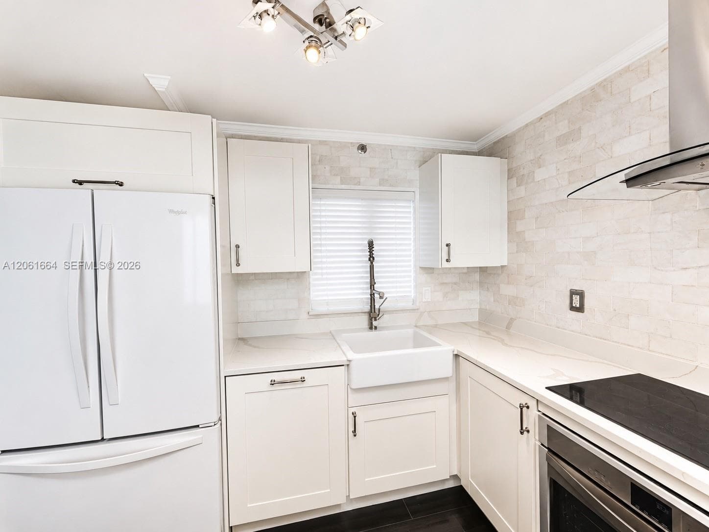 1700 NW N River Dr 805 photo 3