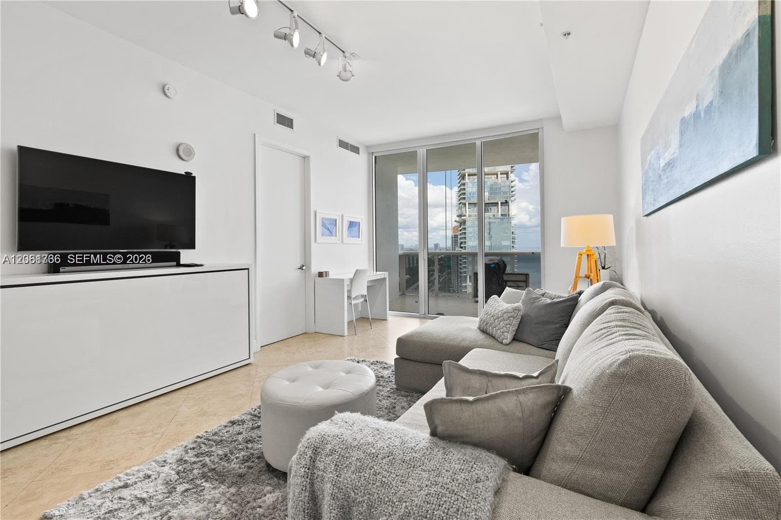 18201 Collins Ave 3702 photo 2
