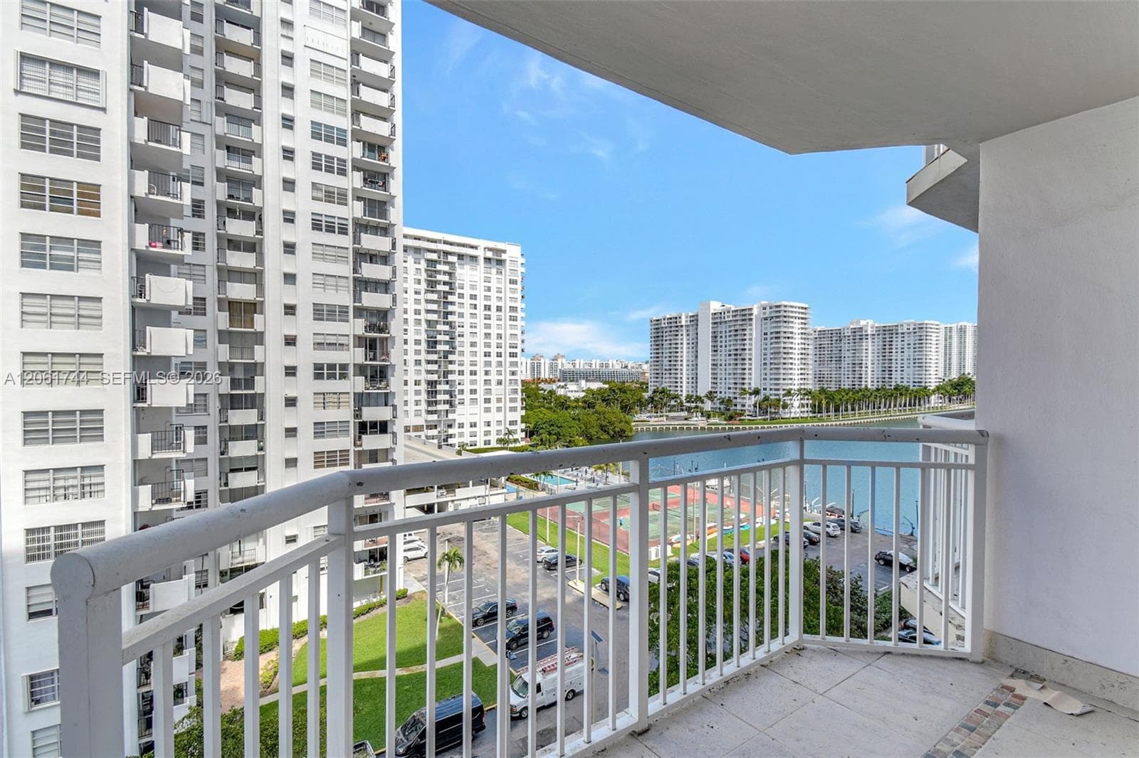 18051 Biscayne Blvd 801 photo 3