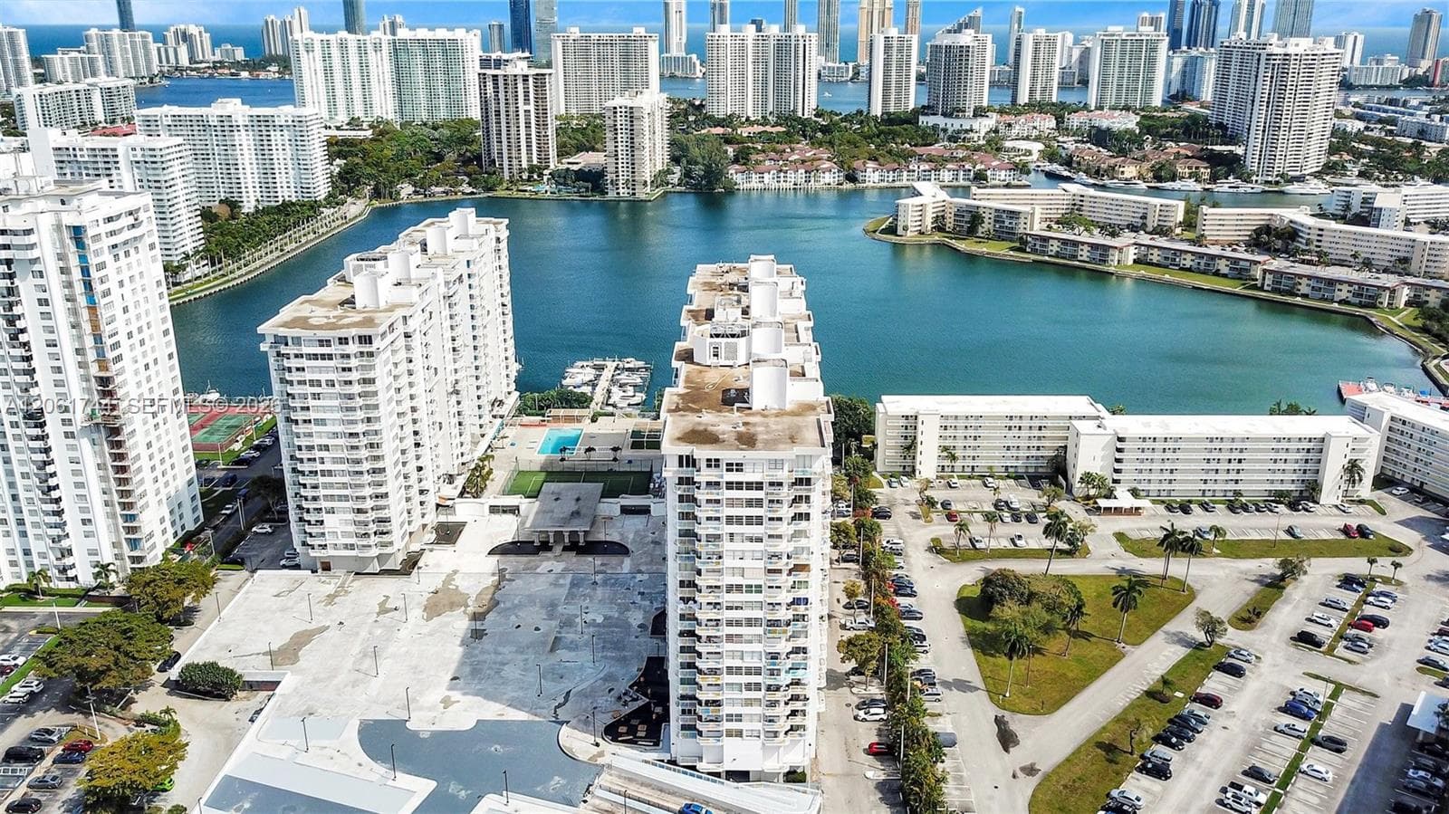 18051 Biscayne Blvd 801 photo 1