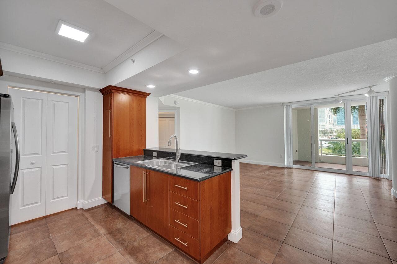 401 SW 4th Avenue 203 photo 6
