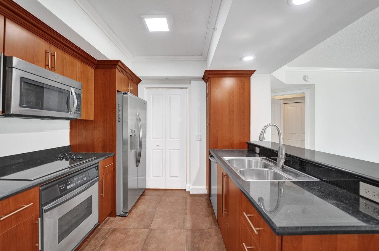 401 SW 4th Avenue 203 photo 7