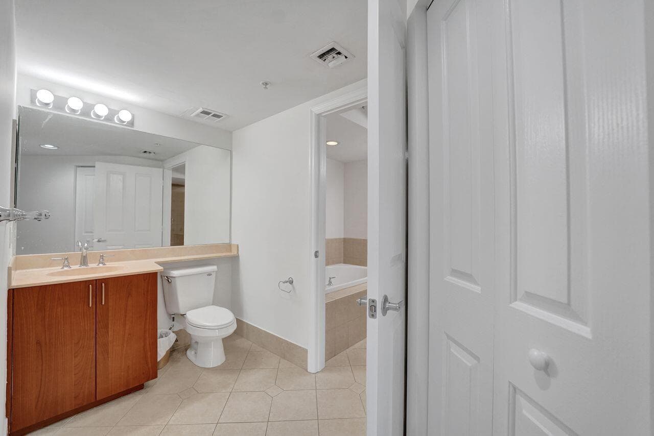 401 SW 4th Avenue 203 photo 14