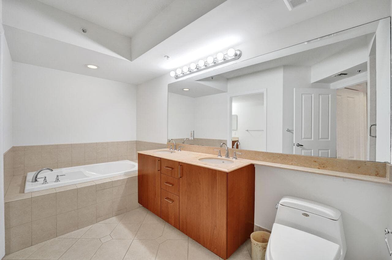 401 SW 4th Avenue 203 photo 19