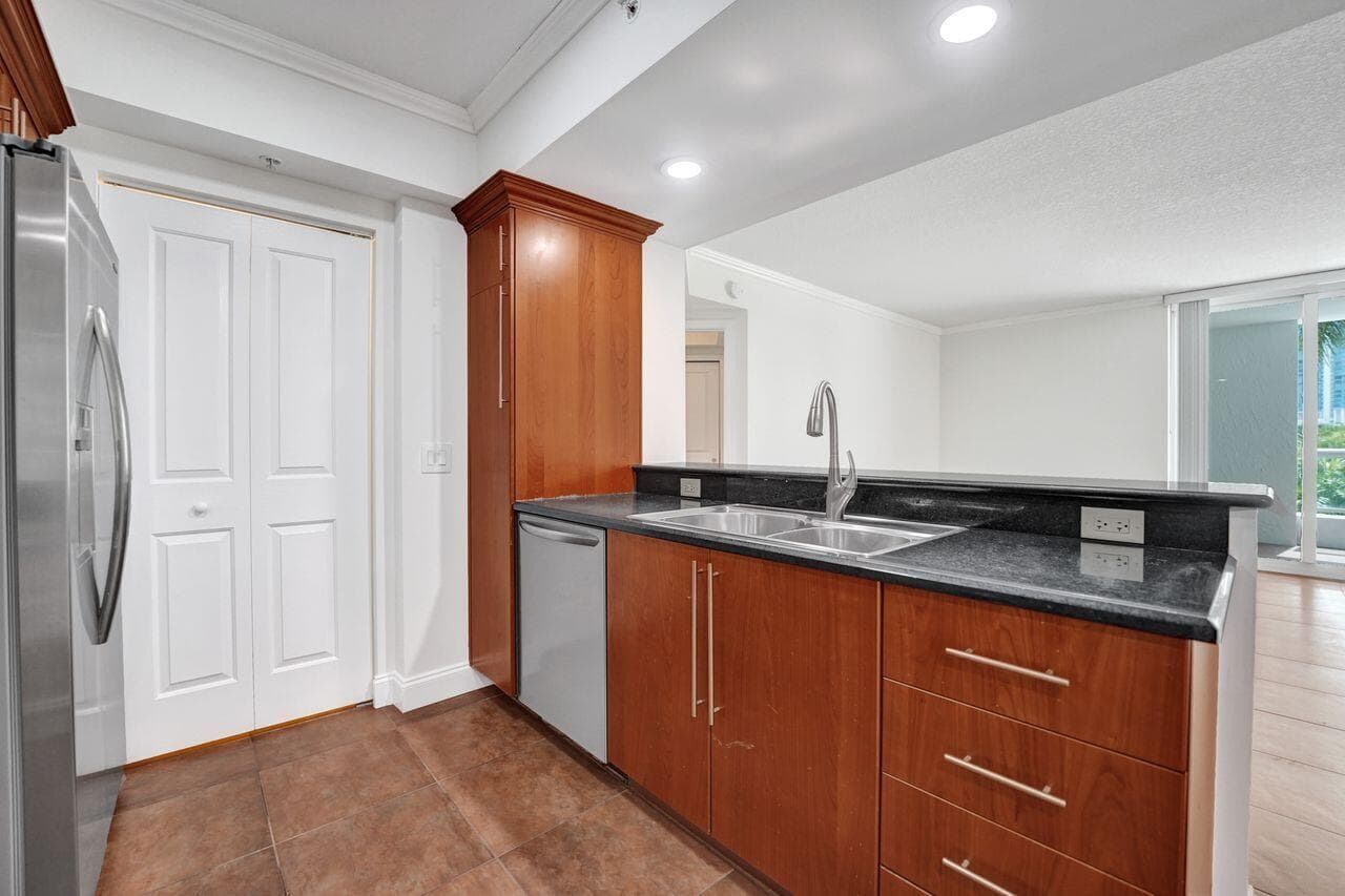 401 SW 4th Avenue 203 photo 8