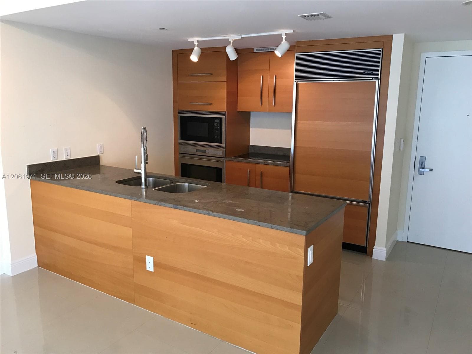 475 Brickell Ave 2411 photo 2