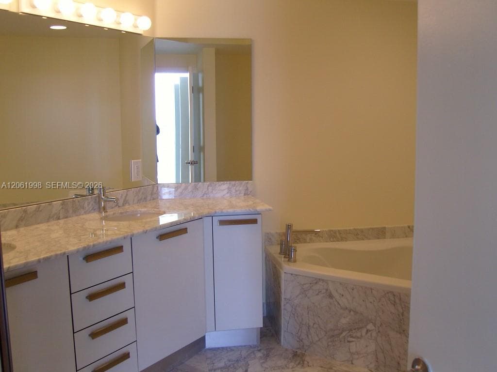 3000 NE 188th St 603 photo 5