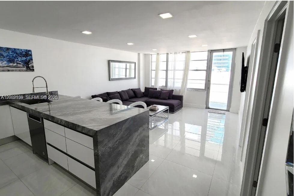 3725 S Ocean Dr 1507 photo 4