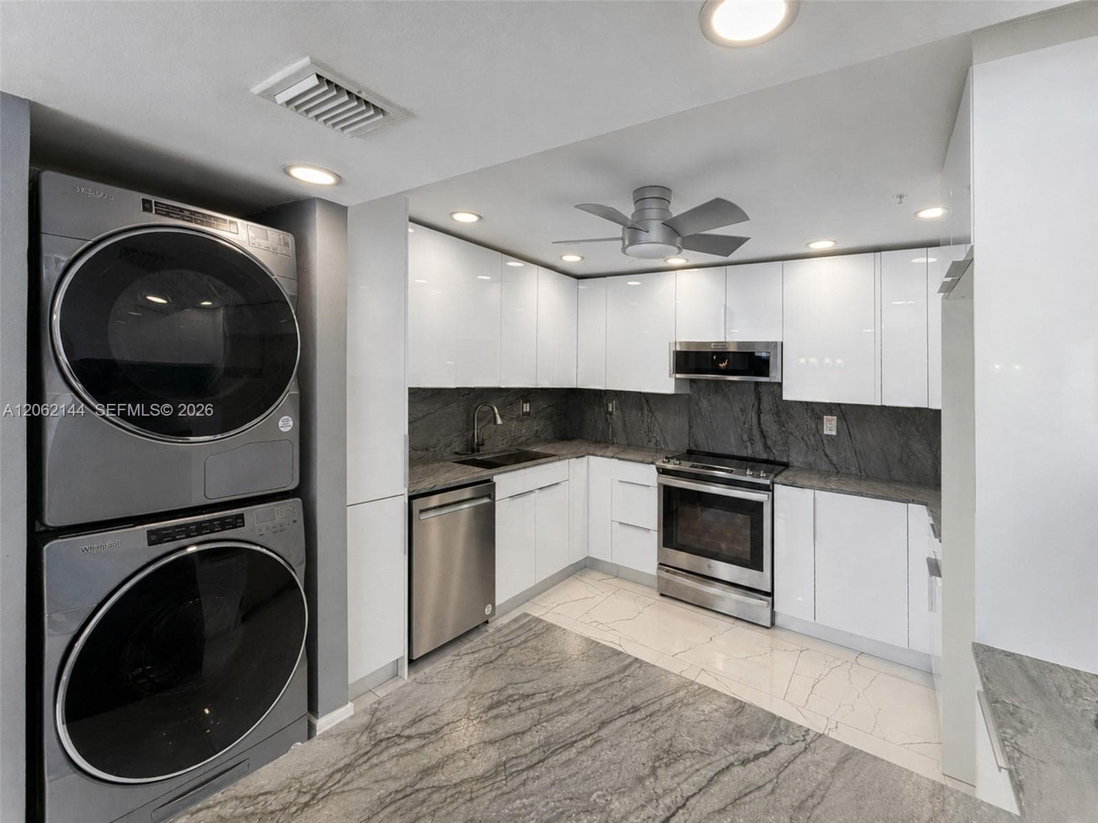 290 174th St 1005 photo 2