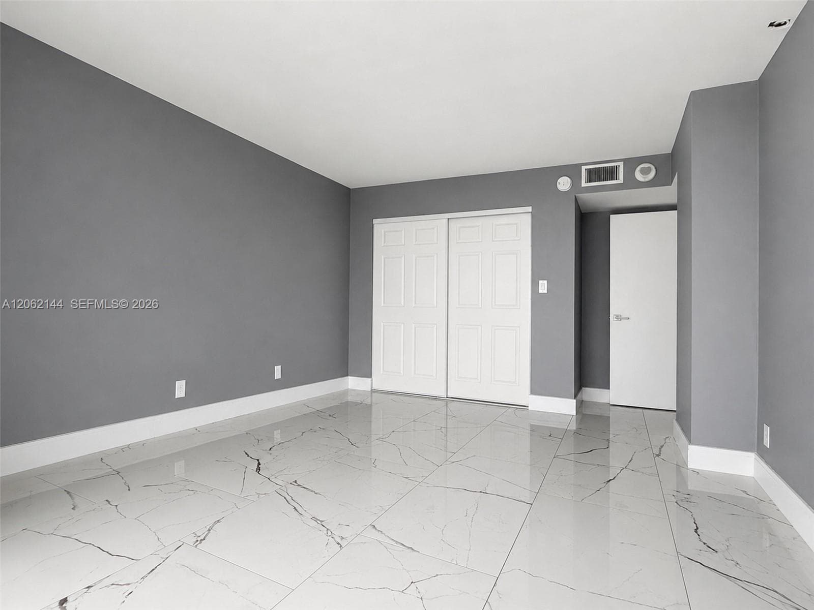 290 174th St 1005 photo 6