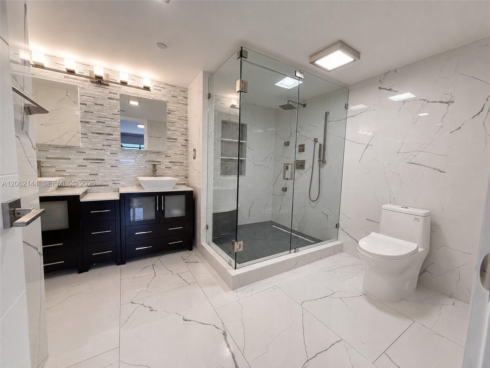 290 174th St 1005 photo 16