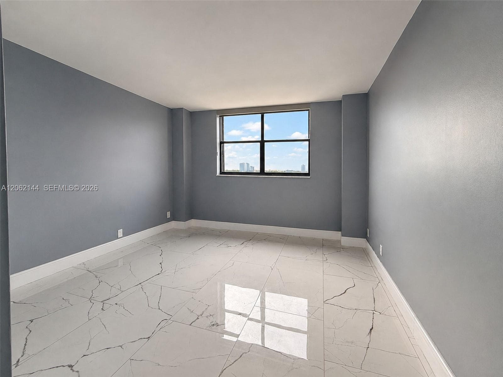 290 174th St 1005 photo 9