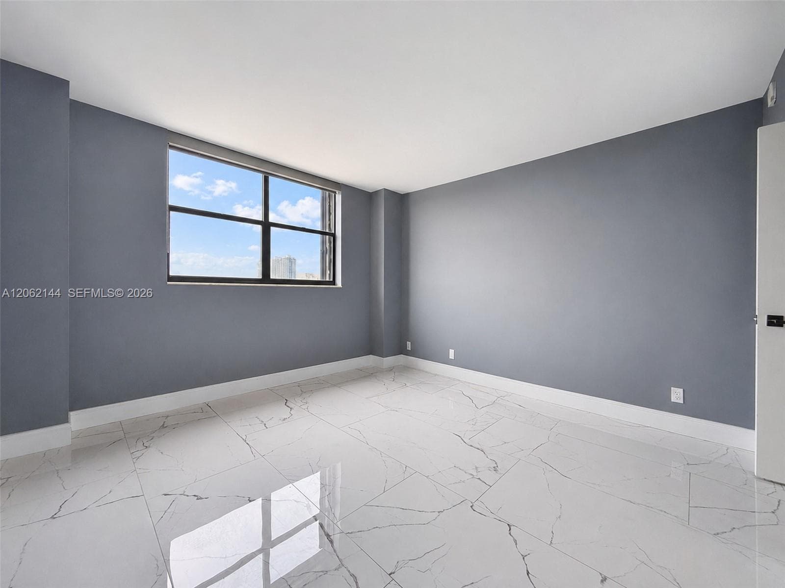 290 174th St 1005 photo 10